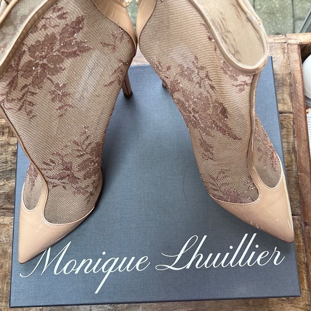 Beautiful 3 inch heel booty perfect four dressy occasions.